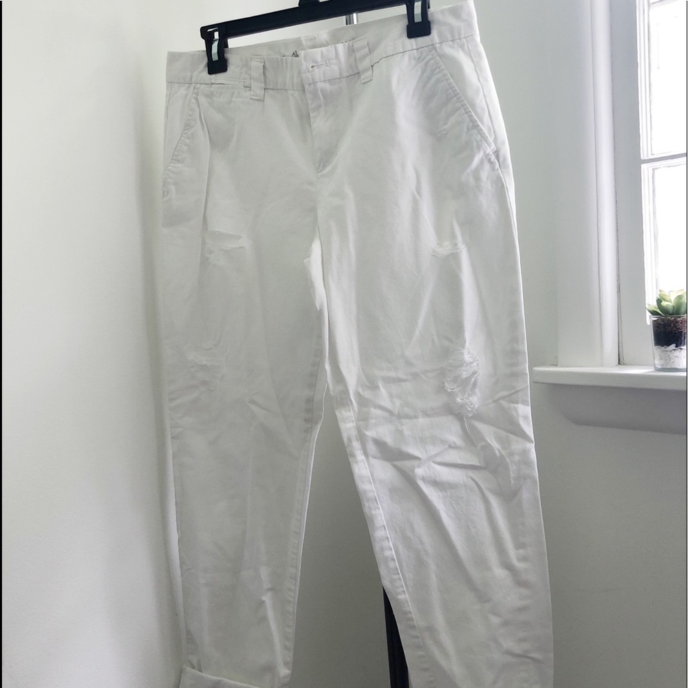 GAP WHITE KHAKI DISTRESSED PANT